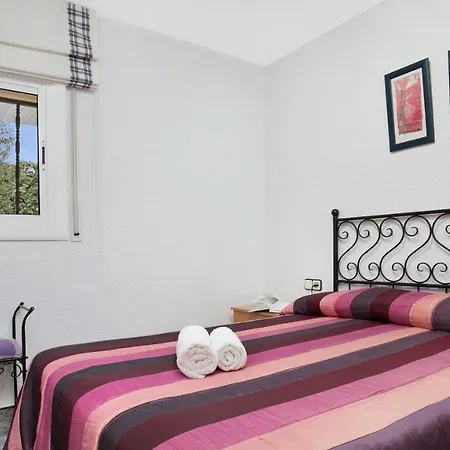 Sleeps 13 * Льорет-де-Мар